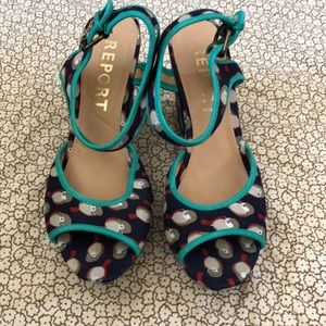 Adorable Report Wedge Sandals
